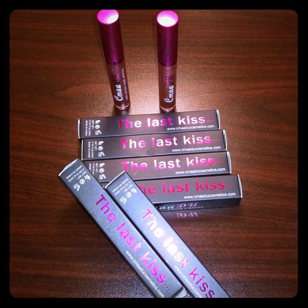liquid lipstick, long lasting shiny lips. SOLD OUT